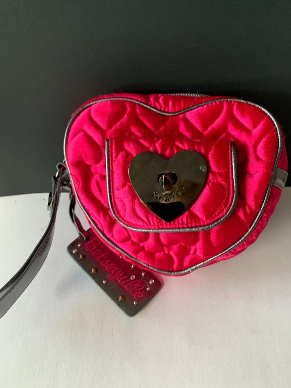 BETSEY JOHNSON BETSEYVILLE QUILTED HEART-SHAPED PINK BAG
